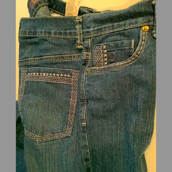 Gloria Vanderbilt -Amanda so slimming denim Bermuda Shorts Size 6P - Picture 12 of 12